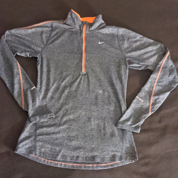 Nike Women's 1/2 zip athletic pullover - Picture 3 of 5